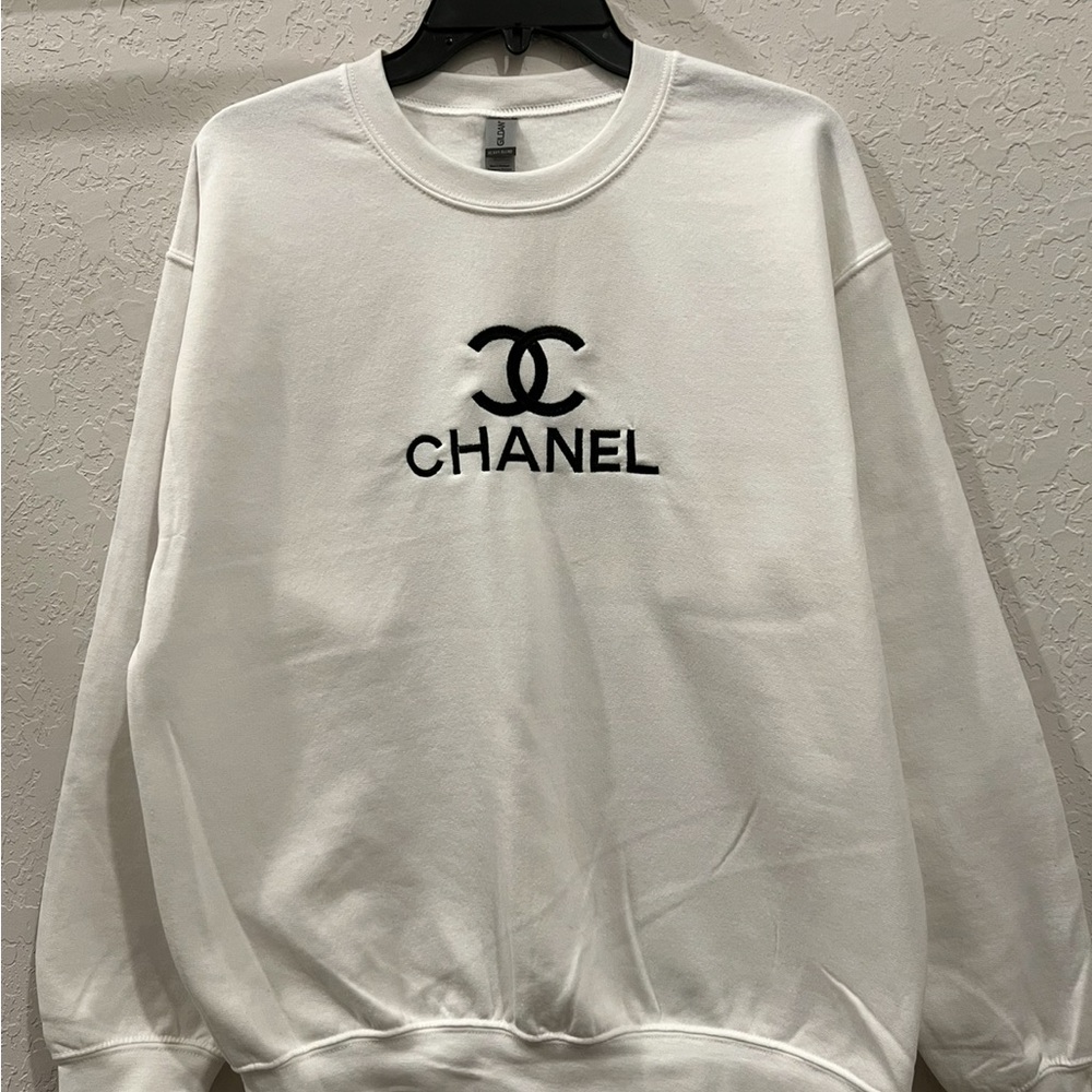 Paris Vintage Inspired White Sweater - Picture 2 of 4